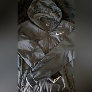 Black men’s Nike windbreaker